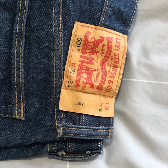 Dark wash Levi’s straight leg boyfriend jeans - Picture 4 of 5